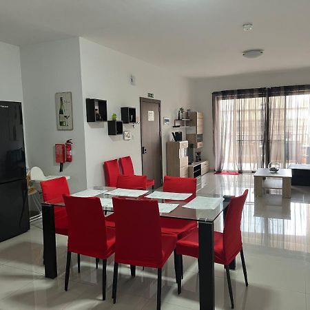 Claire'S Court Apartment Марсахлок Екстериор снимка