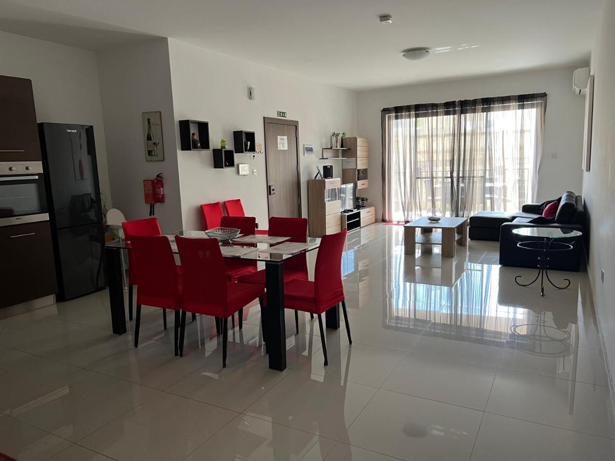 Claire'S Court Apartment Марсахлок Екстериор снимка