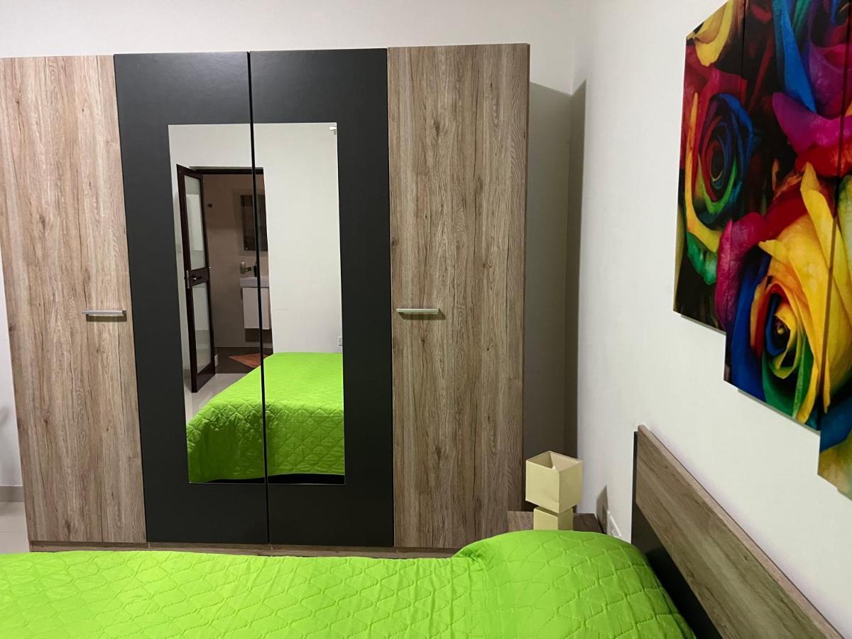 Claire'S Court Apartment Марсахлок Екстериор снимка