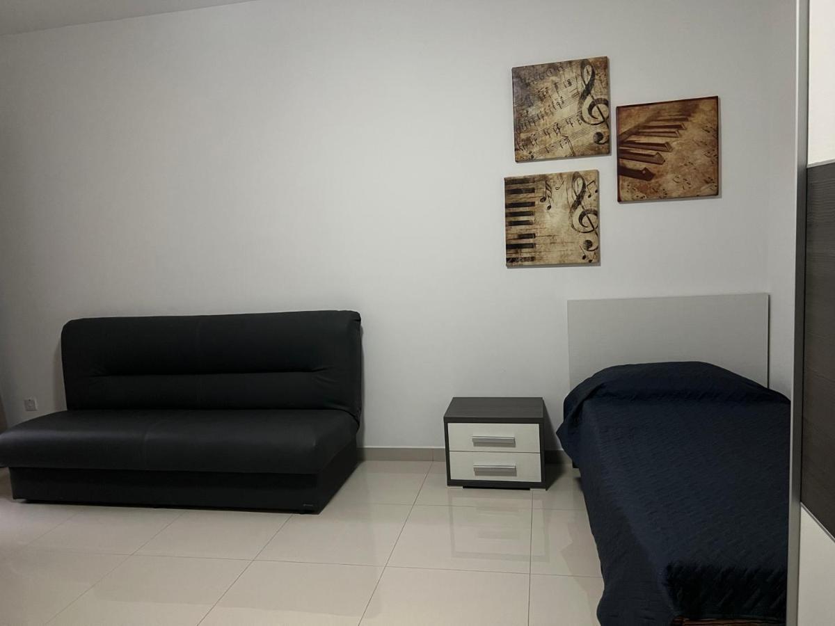 Claire'S Court Apartment Марсахлок Екстериор снимка