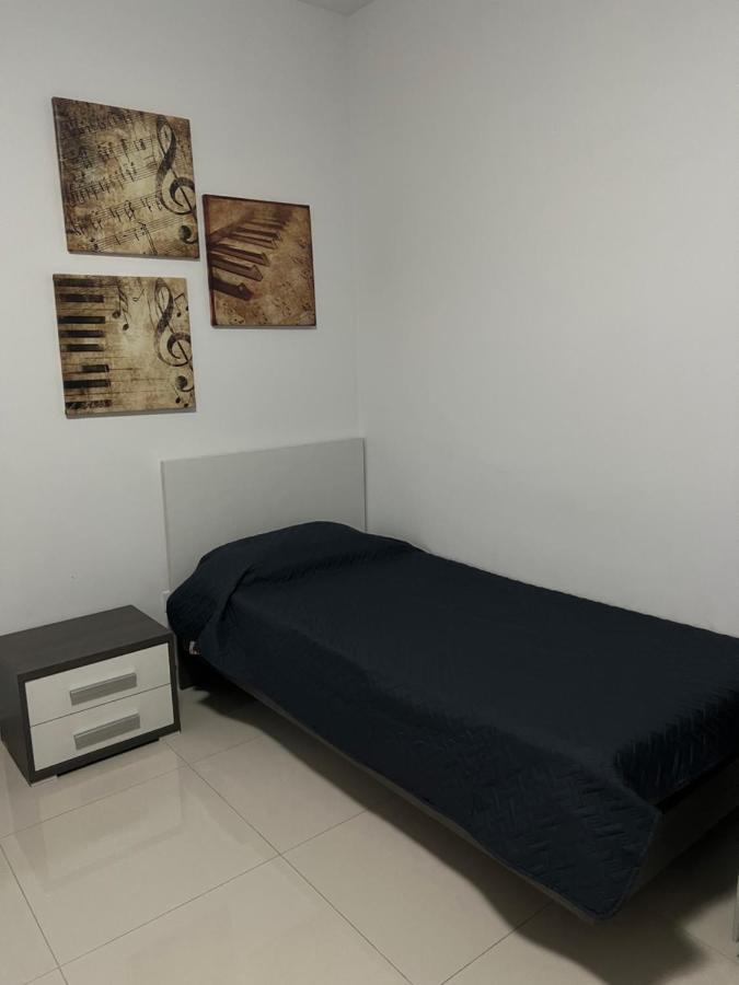 Claire'S Court Apartment Марсахлок Екстериор снимка