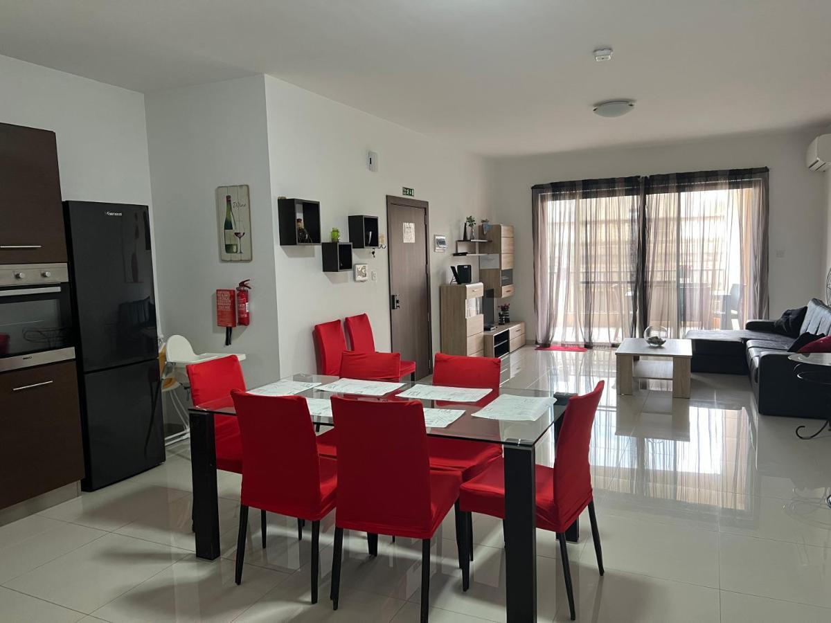 Claire'S Court Apartment Марсахлок Екстериор снимка