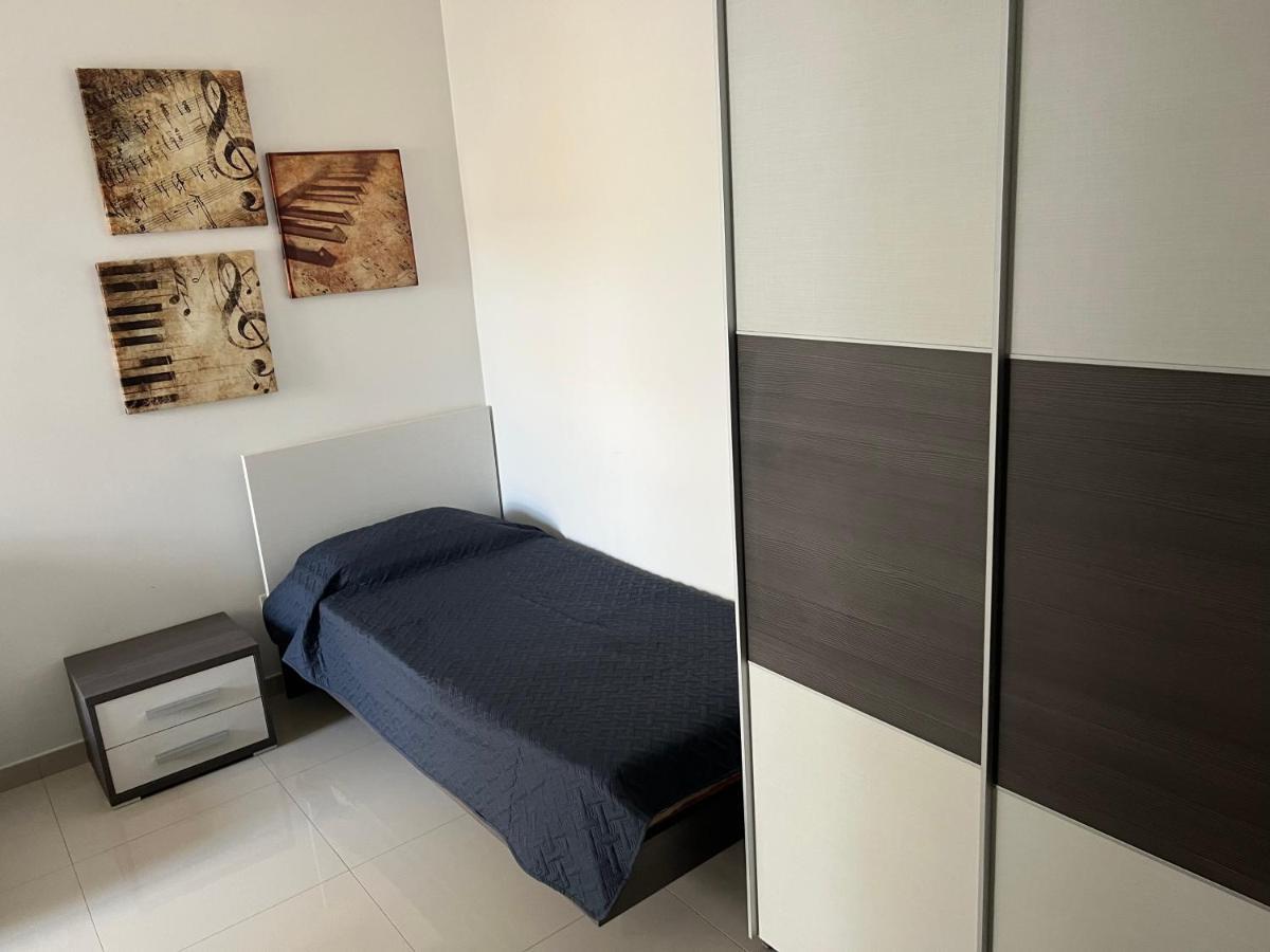 Claire'S Court Apartment Марсахлок Екстериор снимка