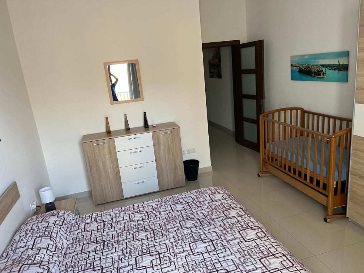 Claire'S Court Apartment Марсахлок Екстериор снимка