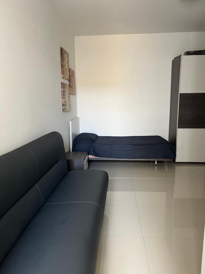 Claire'S Court Apartment Марсахлок Екстериор снимка