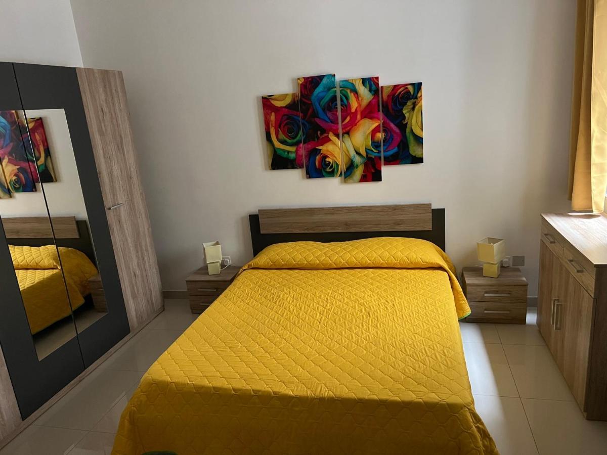 Claire'S Court Apartment Марсахлок Екстериор снимка