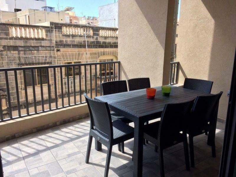 Claire'S Court Apartment Марсахлок Екстериор снимка