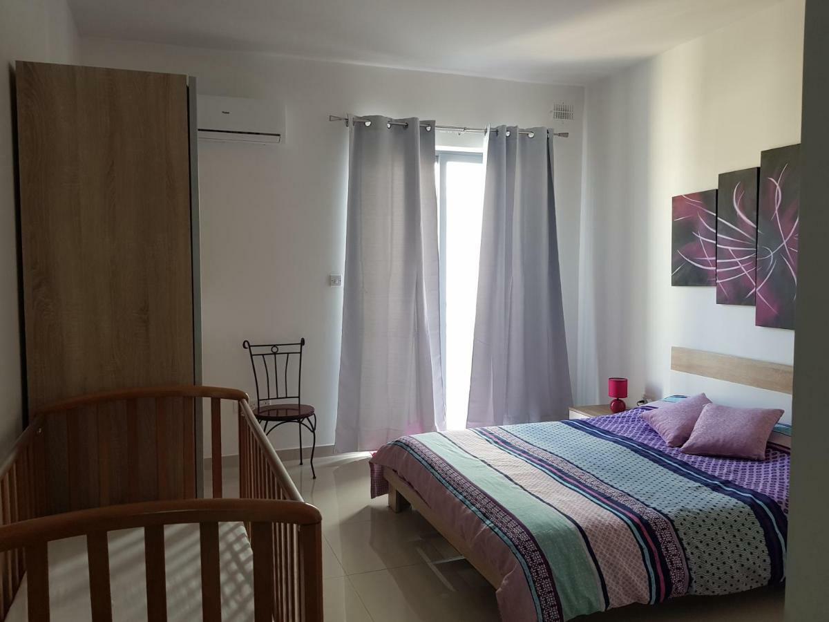 Claire'S Court Apartment Марсахлок Екстериор снимка